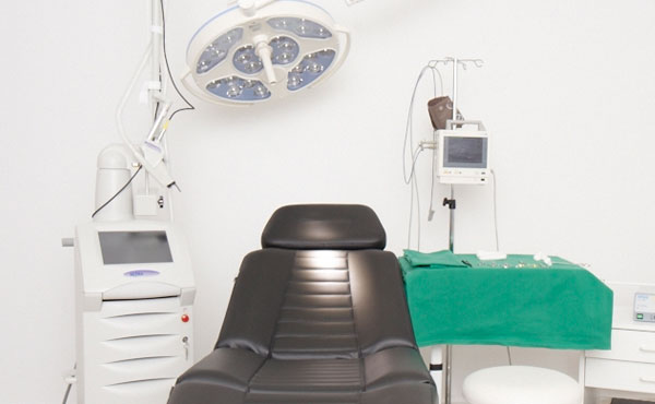 Behandlungszimmer - Lasertherapie - Proktologie